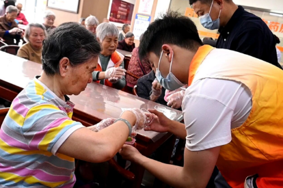 一粿一蛋一清明，国德长者乐享民俗暖时光