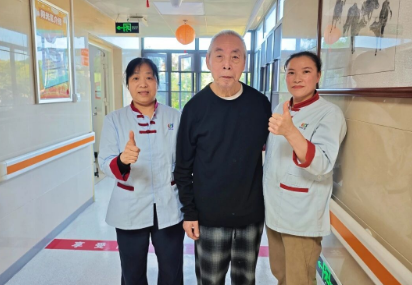 良心护老暖人心，国德护理员用日复一日坚守书写长者温情篇章