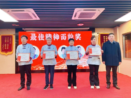 40岁，他把心安在养老院！他说干护理是最好的修行！