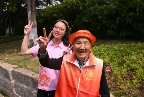 家门口逛公园太幸福啦！国德长者步行打卡流花溪～