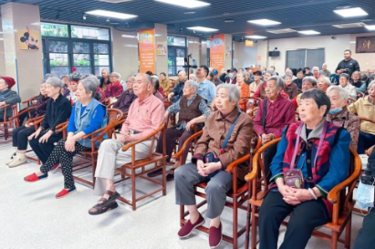 假期结束，余音未了——国德院里的掌声和歌声还在继续