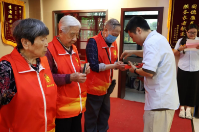 七载相伴，银发向善｜致敬国德最美的银发志愿者