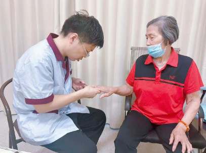 国德七年，这群人用坚守把养老院变成了老人的家