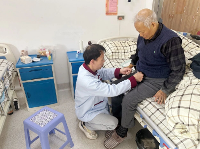 国德七年，这群人用坚守把养老院变成了老人的家