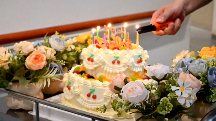烛光下的心愿，都与爱有关 | 国德养老护理员集体生日会