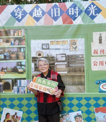 我在国德六年多了，窗外那颗小树已长得比我楼层还高了