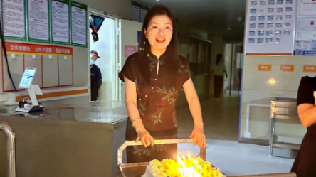 烛光下的心愿，都与爱有关 | 国德养老护理员集体生日会