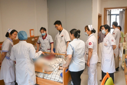 医养携手送健康 暖心义诊护长者安康