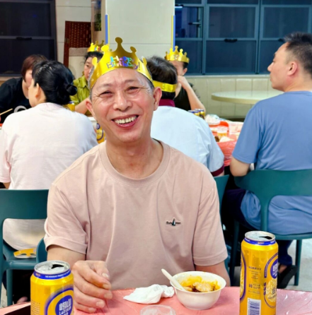 烛光下的心愿，都与爱有关 | 国德养老护理员集体生日会