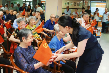 党旗映银发 温情暖康养！以党建温度点亮最美夕阳红