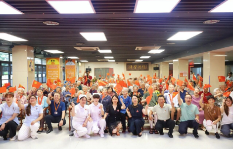 党旗映银发 温情暖康养！以党建温度点亮最美夕阳红