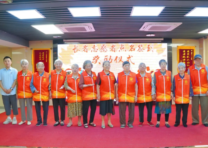 桑榆不晚，微光暖心！致敬国德可爱的志愿长辈