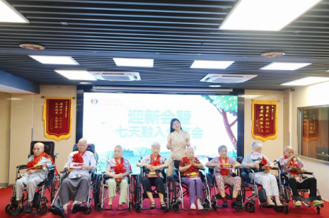 佩戴红花、共赏欢歌，国德大家庭欢迎每一位新家人